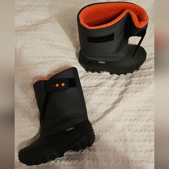 Tundra Snow Boot Kids size 9 - Picture 1 of 2